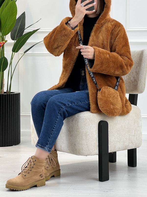 Picsart_25-10-16_13-54-47-052 کاپشن دخترانه تدی مدل میشل در رنگهای متنوع با کیف ست، مناسب استایل زمستانی شیک و گرم