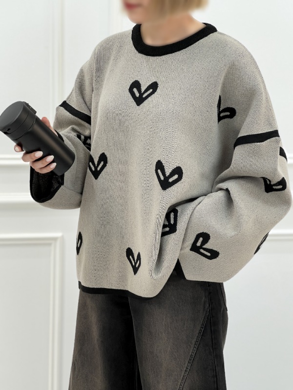 Picsart_25-10-16_14-46-07-120 بلوز بافت قلبی زنانه با طراحی یقه گرد و طرح قلبی فانتزی در رنگهای متنوع، مناسب فصول سرد و استایل زمستانی