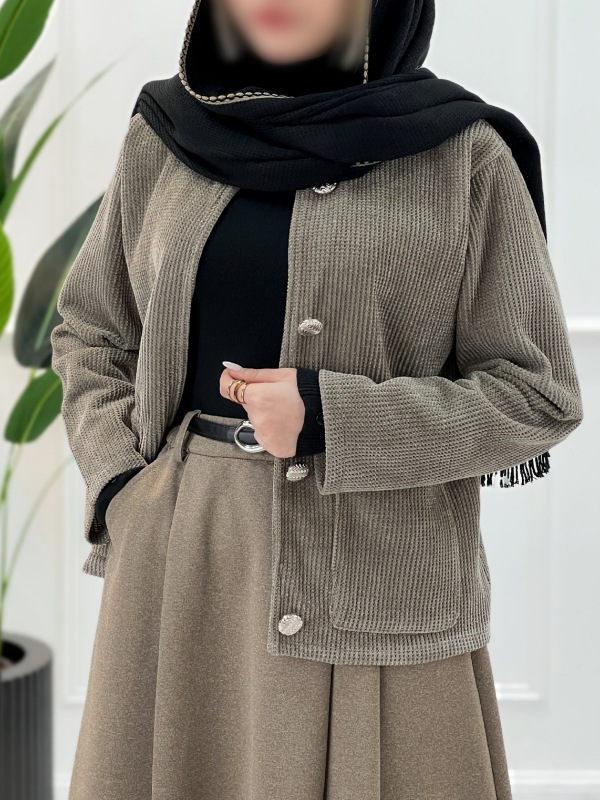 Picsart_25-11-05_17-33-10-721 کت سوین زنانه و دخترانه، جنس لمروز باکیفیت، دارای آستر، دکمه تزیینی و دو جیب، فری سایز و در چهار رنگ متنوع