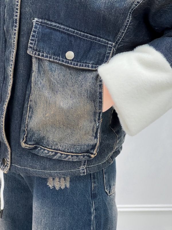 Picsart_25-12-12_11-39-36-712