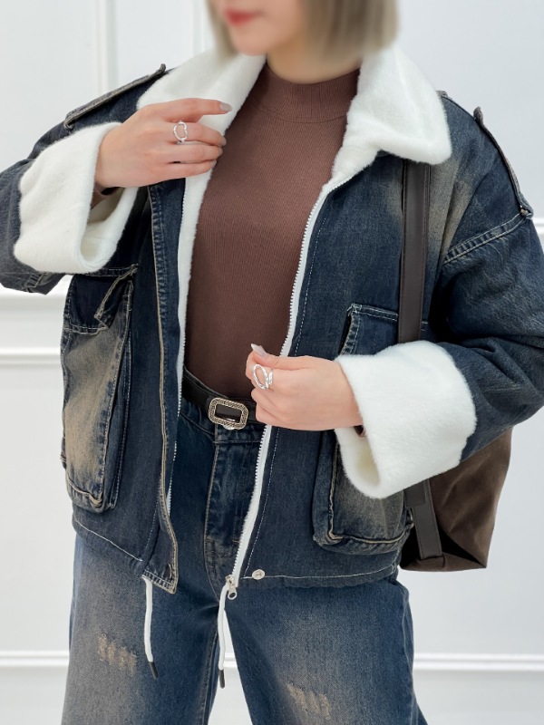 Picsart_25-12-12_11-41-26-506