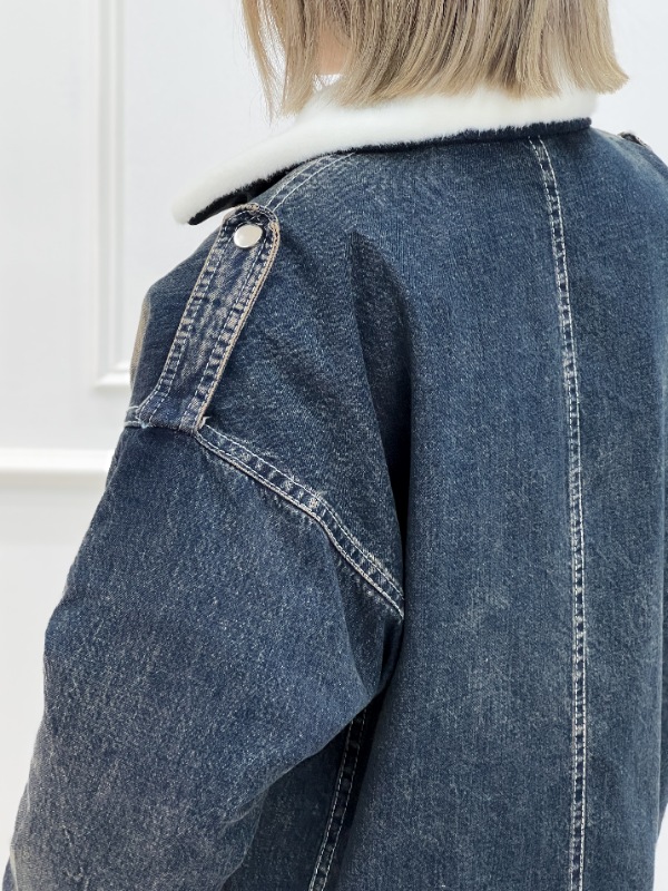 Picsart_25-12-12_11-42-22-765